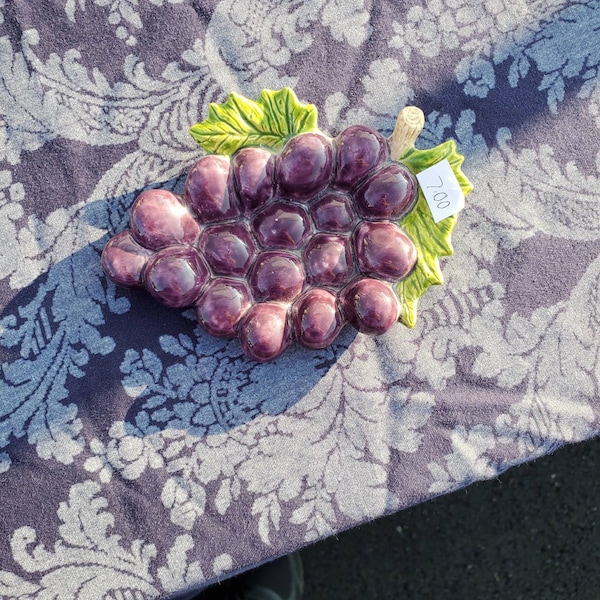 Grape spoon rest