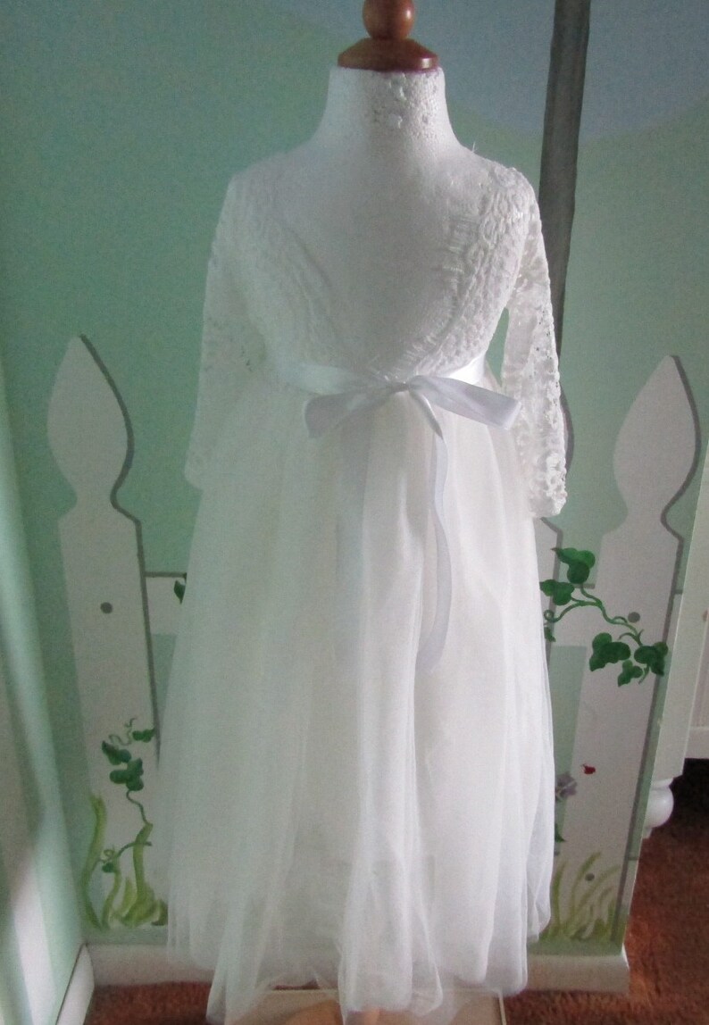 White flower girl dress Lace flower girl dress Tulle flower girl dress First Communion dress Baptism dress Beach wedding Rustic wedding