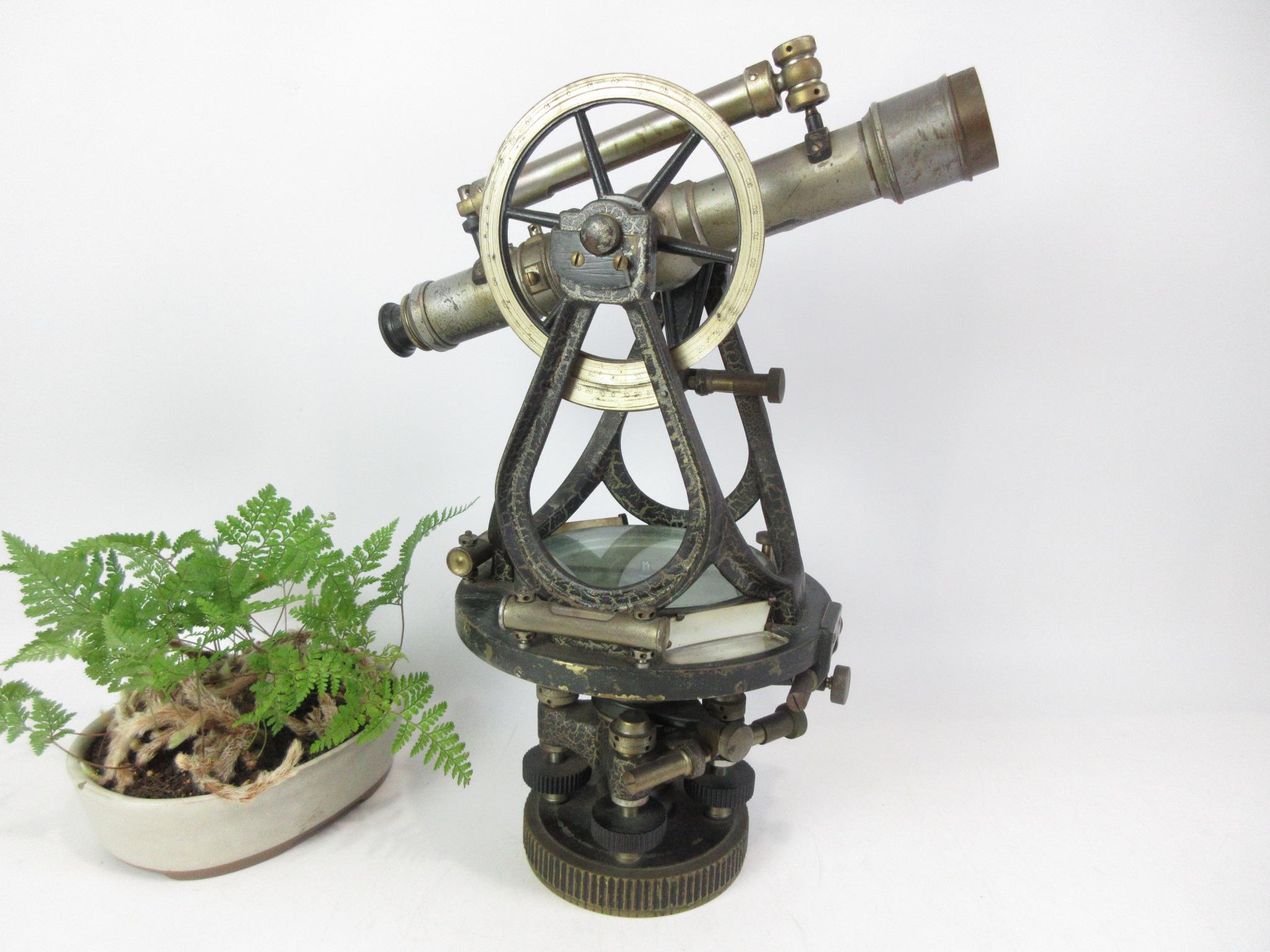 アテッサ新作モデル Japanese Vintage Surveying Instrument, Theodolite 絵画