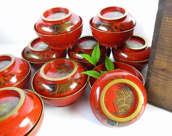 Set of 3, Japanese Antique Lacquered Wooden Bowls with lid, ”Rooster on a drum”