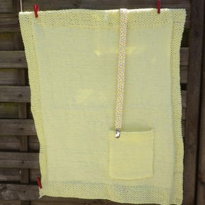 Petite couverture de voyage jaune pastel en tricot pour bébé avec citrons image 1