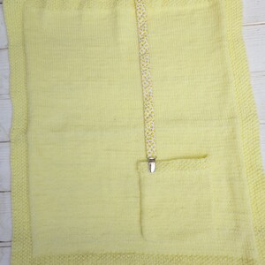 Petite couverture de voyage jaune pastel en tricot pour bébé avec citrons image 3