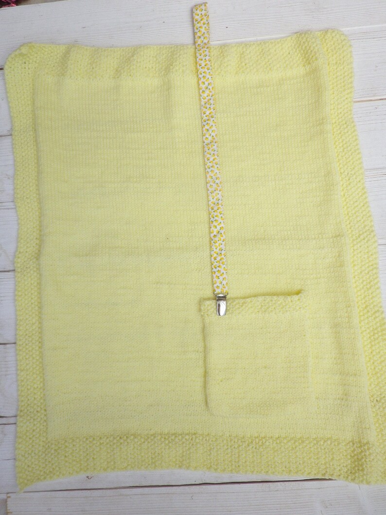 Petite couverture de voyage jaune pastel en tricot pour bébé avec citrons image 3