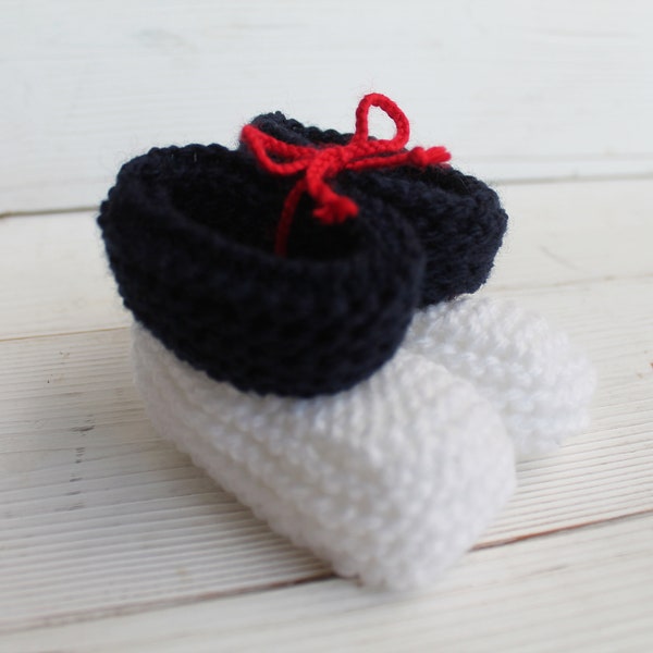 Petits chaussons style Marin en laine pour bébé couleur blanc et bleu marine