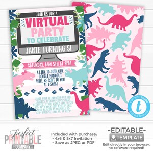 Può includere: Un invito a una festa virtuale a tema dinosauri rosa e blu per un bambino che compie cinque anni. L'invito include uno schermo di computer con il testo "Virtual Party" e "Janie Turning 5!" L'invito include anche la data e l'ora della festa, nonché istruzioni su come unirsi al Google Hangout. L'invito è decorato con dinosauri rosa, blu e verdi.