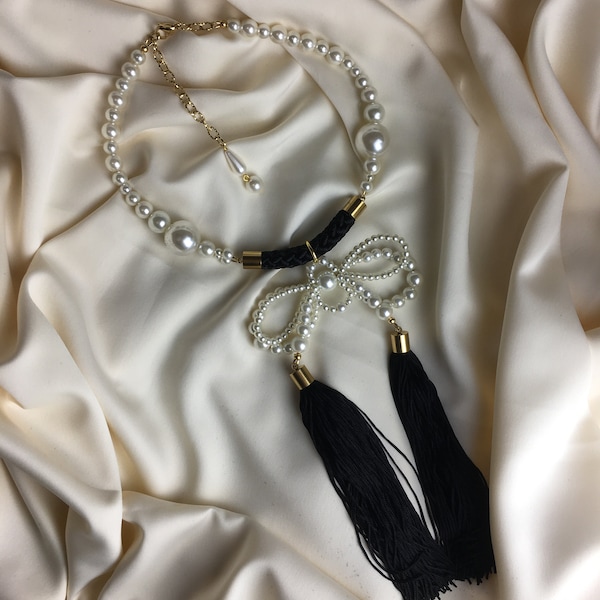 Linzi  - Pearl choker - Clasp - Rope and tassel - Bow knot