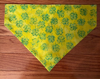 Shamrock Prin Over the Collar Pet Bandana