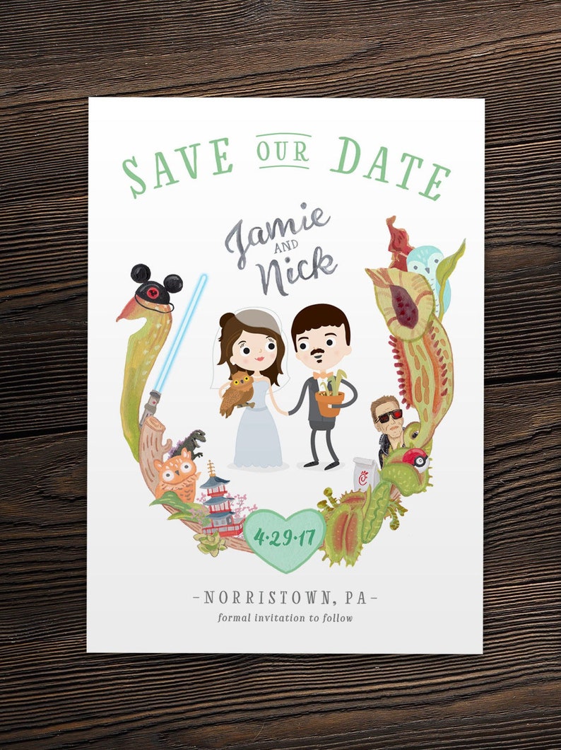K&ouml;nnte beinhalten: Save-the-Date-Karte mit einem gr&uuml;nen Herzen und dem Datum 4-29-17. Die Karte zeigt ein Cartoon-Paar, Jamie und Nick, umgeben von verschiedenen Illustrationen, darunter ein Mickey-Mouse-Hut, ein Lichtschwert, eine Topfpflanze, eine Pagode und eine Venusfliegenfalle.