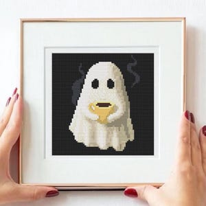Korsstygnsmönster med spökkaffe: Mini Halloween-broderi (PDF-mönster, enkelt broderidiagram)
