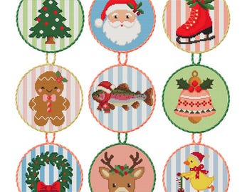Schemi per decorazioni natalizie a punto croce, set di 11 in formato PDF da scaricare. Schema per ricamo natalizio per principianti: Babbo Natale, renne, gnomo di pan di zenzero.