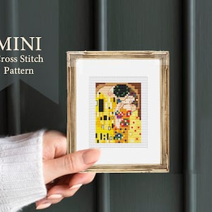 Cross Stitch miniature, small The kiss, Mini Klimt, mini art, mini cross stitch, miniature art cross stitch, miniature embroidery, small art