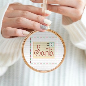 PATRÓN MINI: Patrón de punto de cruz de letras SANTA, diagrama navideño, etiquetas de regalo, adorno navideño, punto de cruz navideño, punto de cruz para niños,