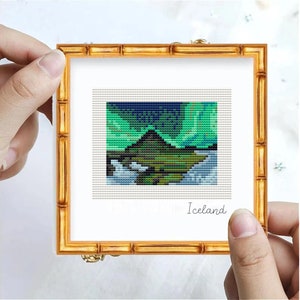 Mini punto croce Islanda, punto croce Aurora Boreale, (Formato digitale - PDF), punto croce viaggio, punto croce campagna, regalo hobby