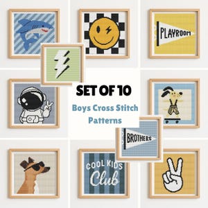 Puede incluir: Una colección de diez patrones de punto de cruz enmarcados para niños. Los diseños incluyen un tiburón, una carita sonriente, un rayo, un astronauta, un perro en monopatín, un perro con gafas de sol, un signo de la paz y banderines que dicen "PLAYROOM", "BROTHERS" y "COOL KIDS CLUB".