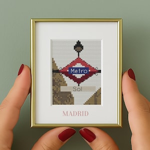 Patrón de punto de cruz de la ciudad de Madrid: Mini souvenir DIY (gráfico imprimible en PDF) gráfico de costura de España