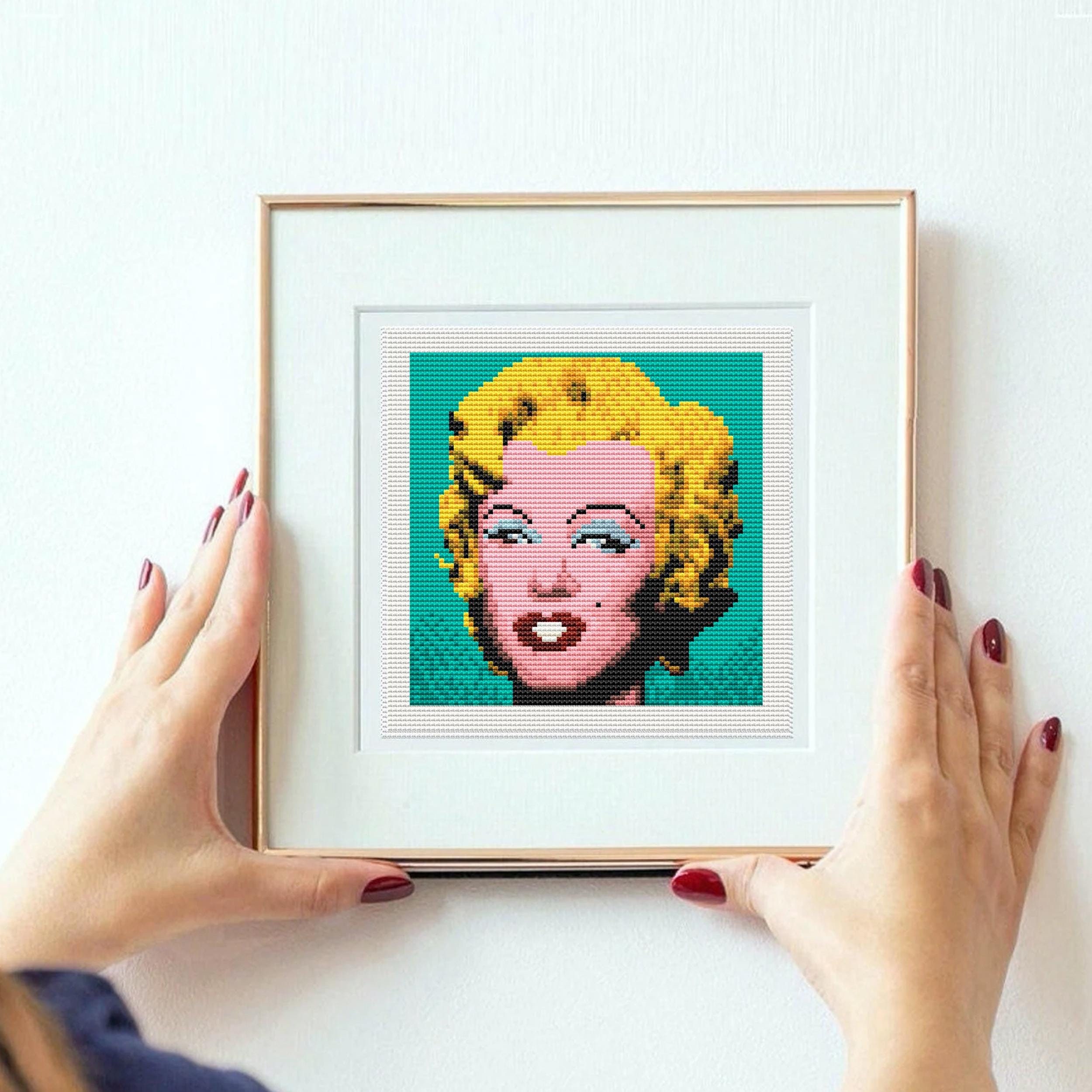 マリリン・モンローのクロスステッチパターン：ウォーホルのファン