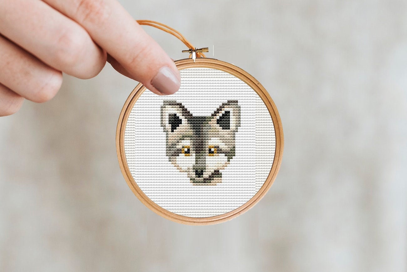 Amiiba Pre-Printed Wolf Cross Stitch Kit For Adults - 11CT Stamped Fabric 15.7x19.7 Inch, DIY Embroidery Wall Art For Beginners - View #2