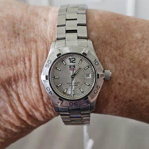 Ladies Tag Heuer Aquaracer 300 Diving watch. Stainless steel.