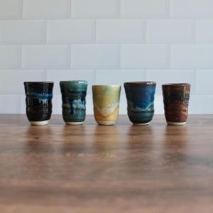 Ręcznie robione ceramiczne kieliszki do shotów – ceramika toczona na kole zdjęcie 6