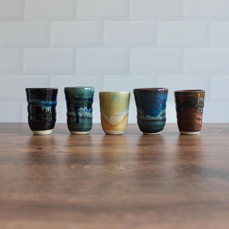 Ręcznie robione ceramiczne kieliszki do shotów – ceramika toczona na kole zdjęcie 6