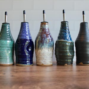 Bottiglia per olio d'oliva in ceramica screziata – 280-350 ml / Dispenser per olio in ceramica fatto a mano / Ampolla da cucina