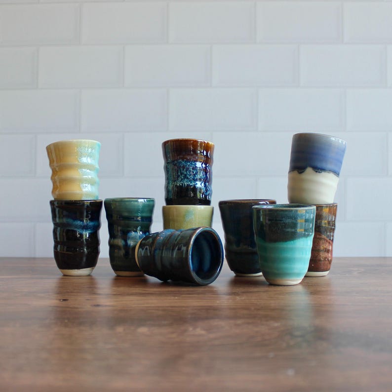 Ręcznie robione ceramiczne kieliszki do shotów – ceramika toczona na kole zdjęcie 2