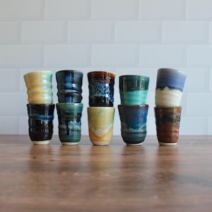 Ręcznie robione ceramiczne kieliszki do shotów – ceramika toczona na kole Surprise Me!