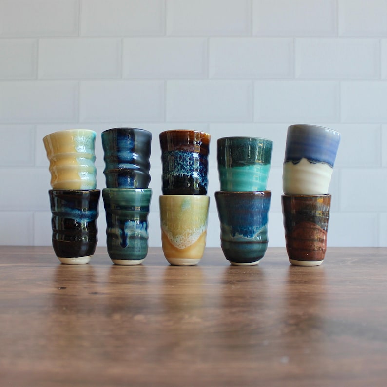 Ręcznie robione ceramiczne kieliszki do shotów – ceramika toczona na kole Surprise Me!