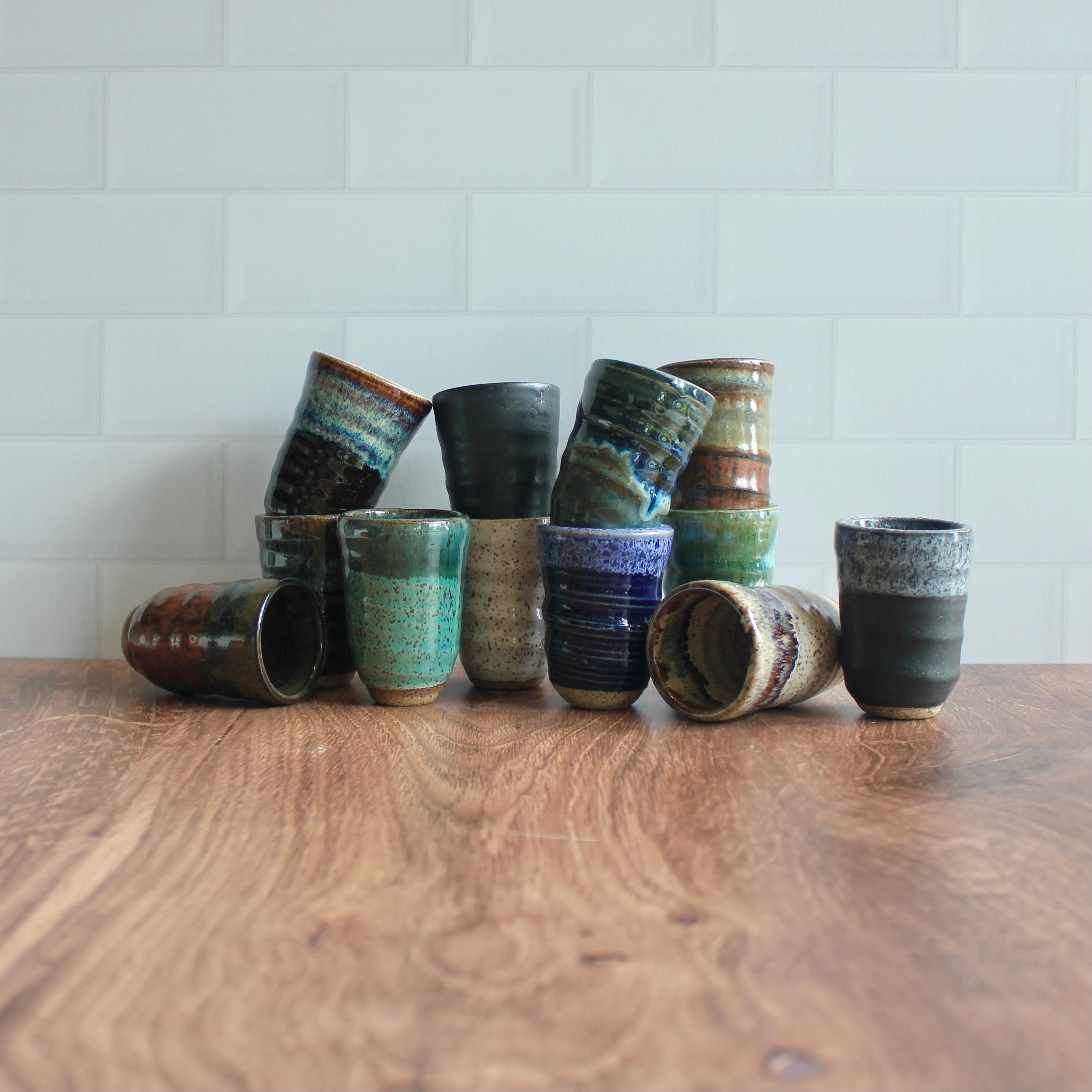 手作りの斑点模様の陶器ショットグラス – ろくろ成形陶器 - Etsy 日本