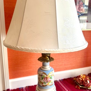 Antique Boudoir Bedside Hand Painted Lamp Victorian Parlor B & H Converted Oil Lamp Cast Brass Base 7323 Rayo Oil Kerosene No Shade 1920s