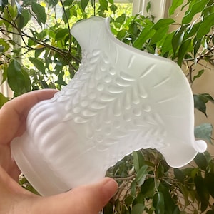 A Lovely Vintage Frosted Glass Frilly Lampshade Victorian Lighting 2” Fitter Ruffled Replacement Globe