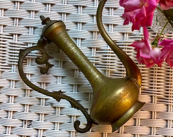 Vintage etsad mässing Kumgan kanna vas med präglat lock tillverkad i Indien, massiv mässing graverad mässing boho dekor, retro kanna i mässing