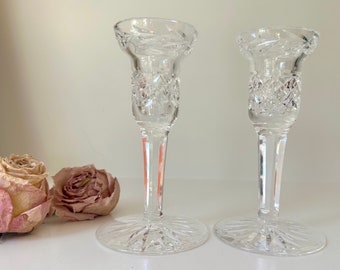 Vintage Waterford kristall ljusstakar, par: Irländska ljusstakar i slipat glas