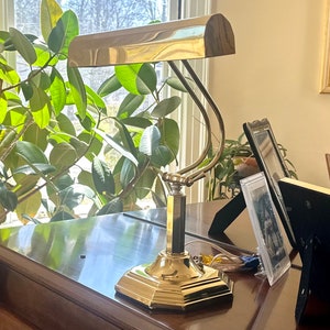 Vintage Brass Hinged Adjustable Desk Piano Banker&#39;s Lamp Cool Retro 2 Bulbs