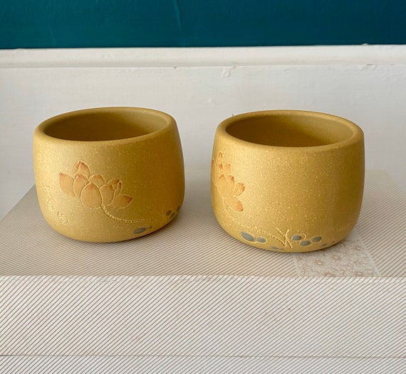 A Pair of Japanese Teacups Yunomi Stoneware Signed in Gift Box