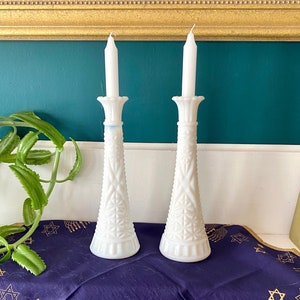 Beautiful Pair Of Candleholders Or Bud Vases 1960s Anchor Hocking Milk Glass “Stars And Bars”