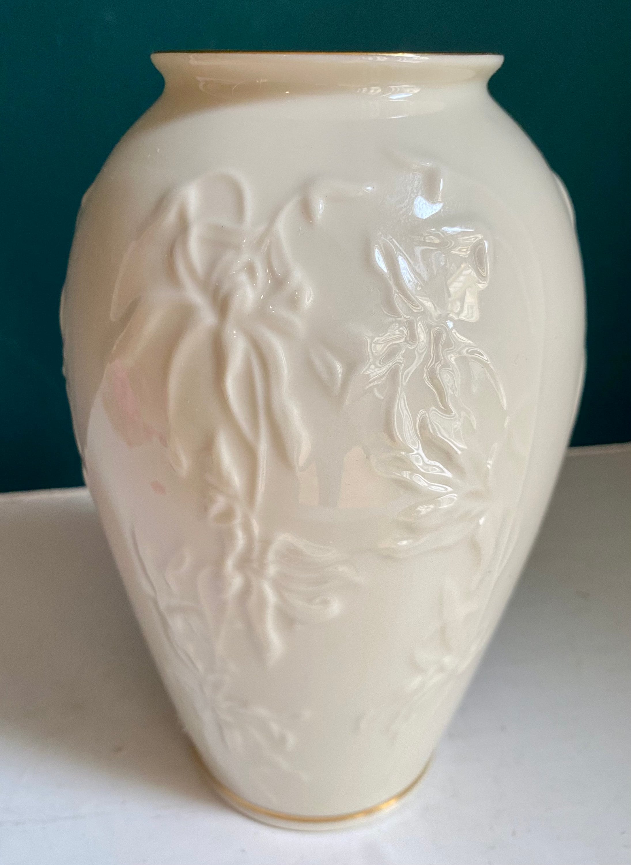 Lenox Masterpiece Collection Vase 7 1/4” Ivory With 24K Gold Trim