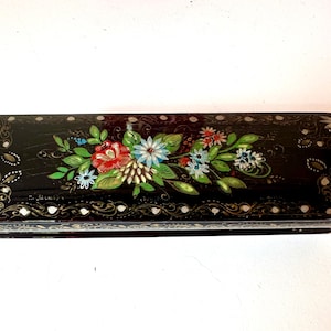 Vintage Russian Lacquer Trinket Box Jewelry Box “Buket” Mstera Hand Painted Signed by the Artist Made in USSR TG43