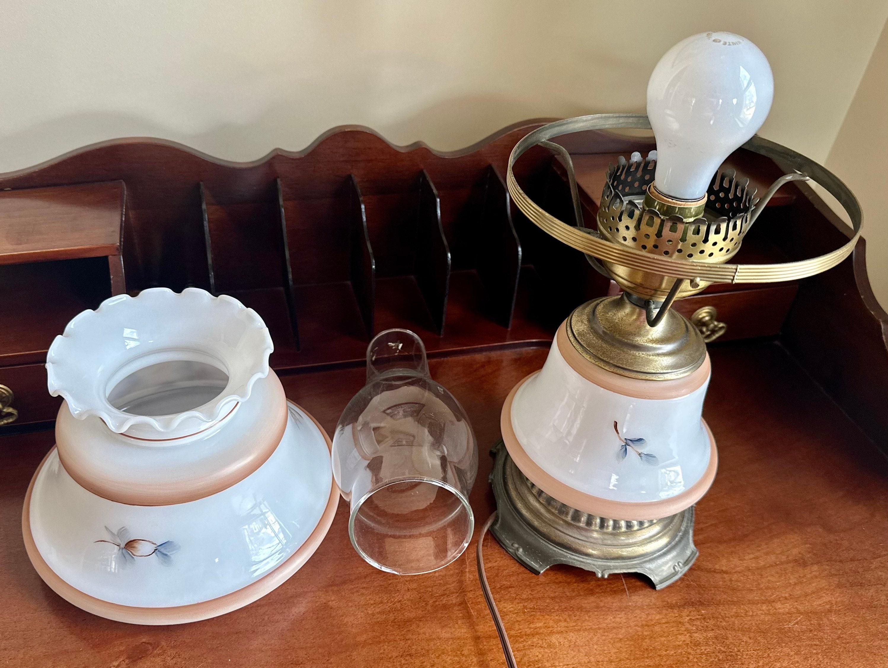 Midcentury Quoizel Hurricane Lamp Boudoir Bedside Victorian Parlor