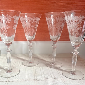 A Set Of 4 Hand Blown Acid Etched Wine Glasses Or Water Goblets Tiffin 1940s Exquisite Tall Crystal Glasses With Optic Panels