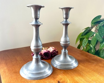 A Pair Of Large Pewter Candlesticks Shabbat Candle Holders Vintage Woodbury Pewterers 9 5/8” Henry Ford Museum Greenfield Village Chamber