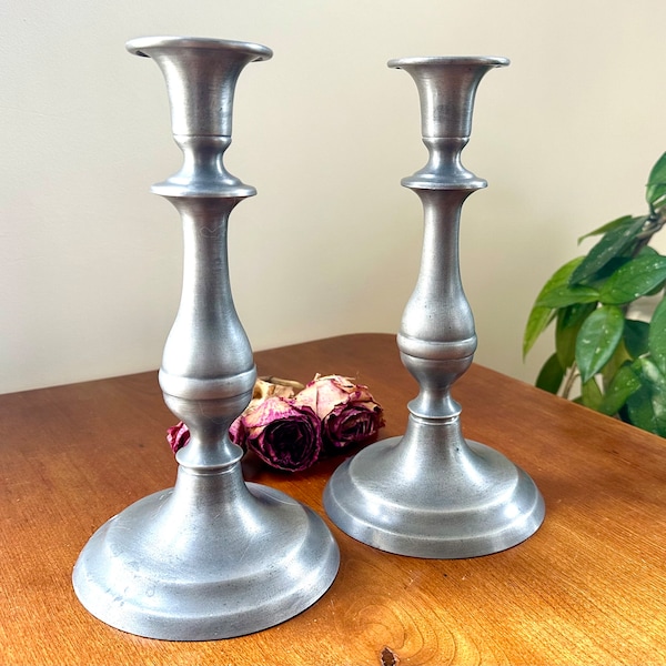 A Pair Of Large Pewter Candlesticks Shabbat Candle Holders Vintage Woodbury Pewterers 9 5/8” Henry Ford Museum Greenfield Village Chamber