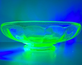 VTG Glows ウランガラス グリーン 脚付き台座 コンポート皿 押し花