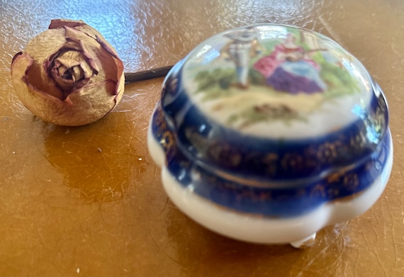 Porcelain Round Lidded Footed Trinket Box Jewelry… - image 3