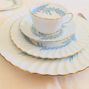 Exquisite Minton Symphony Blue Gold S557 Five Piece Place Setting England Like New