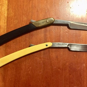 A Pair of 1950s Vintage Straight Razors From Sweden OL97