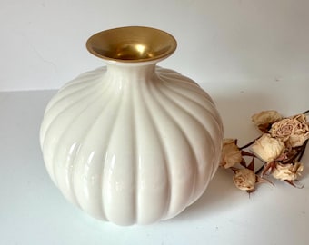Jarrón vintage Lenox Sweet Briar: porcelana color marfil con detalles en oro de 24 quilates