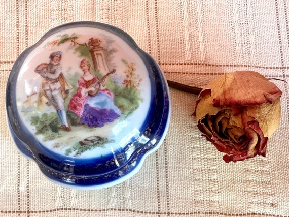 Porcelain Round Lidded Footed Trinket Box Jewelry… - image 10