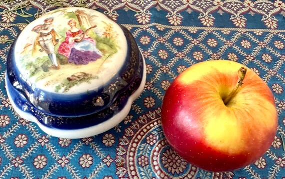 Porcelain Round Lidded Footed Trinket Box Jewelry… - image 4