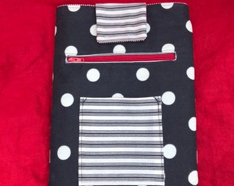 Padded tablet case with two exterior pockets